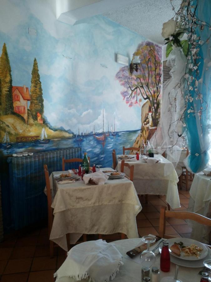 Hotel Villa Laura Rimini Bagian luar foto