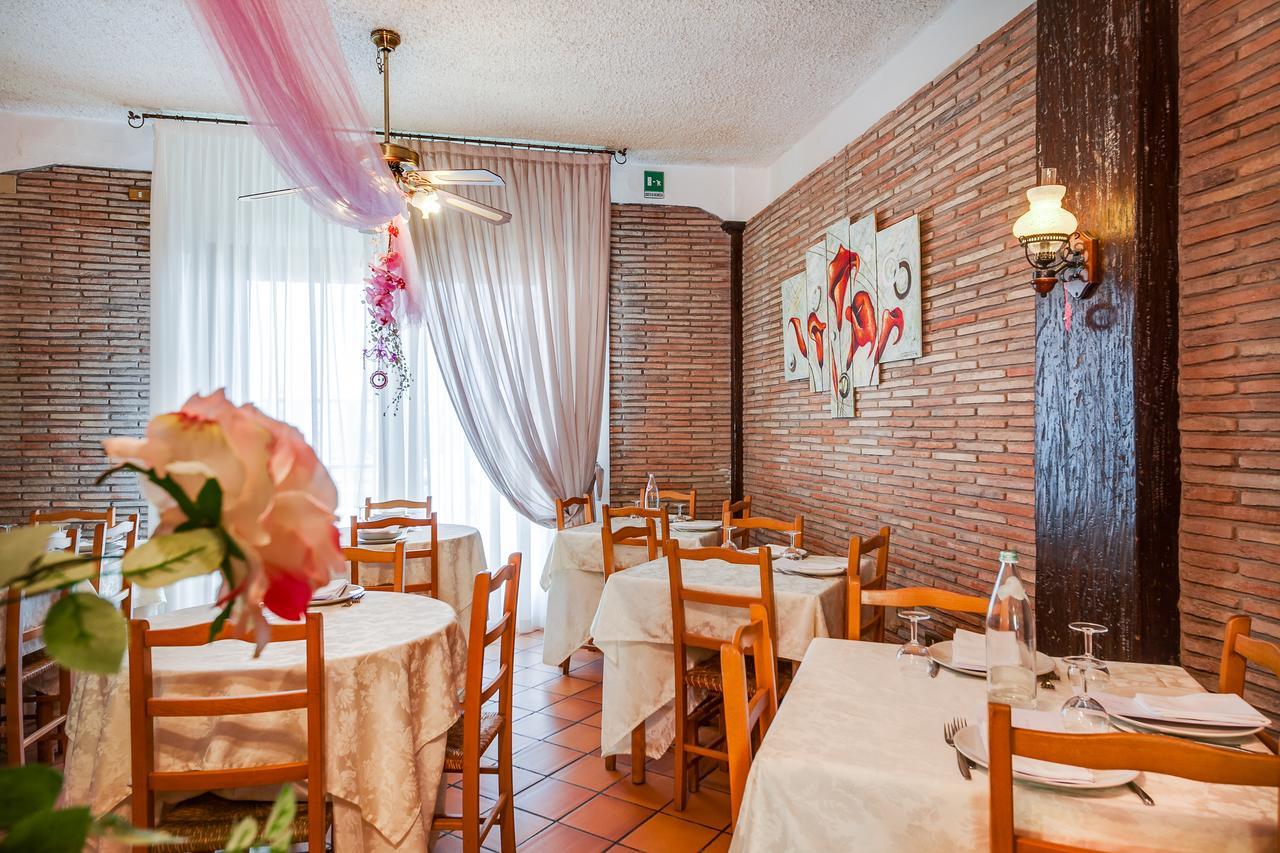Hotel Villa Laura Rimini Bagian luar foto