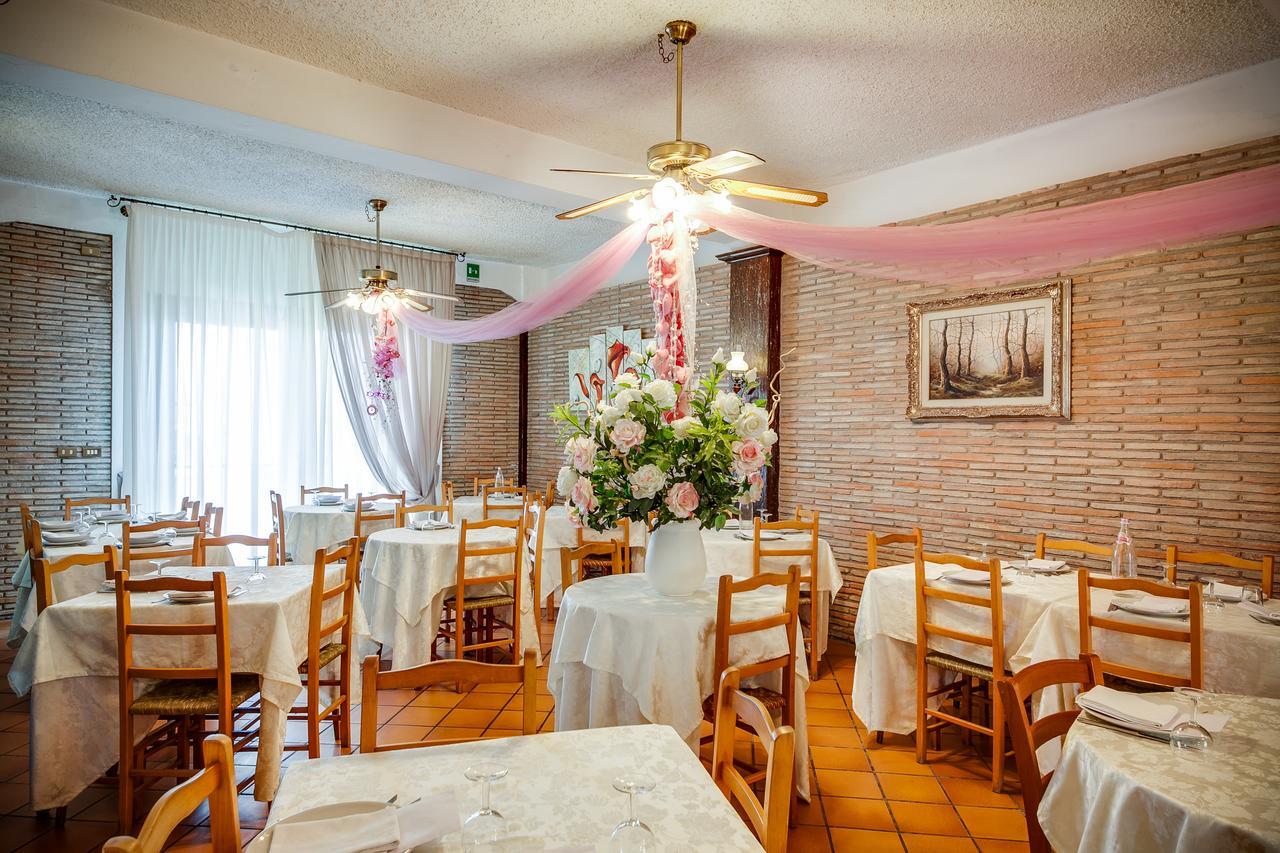Hotel Villa Laura Rimini Bagian luar foto
