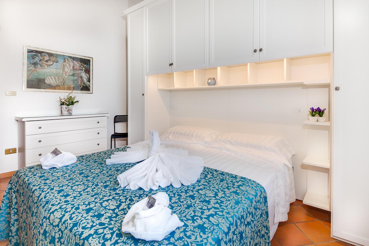 Hotel Villa Laura Rimini Bagian luar foto