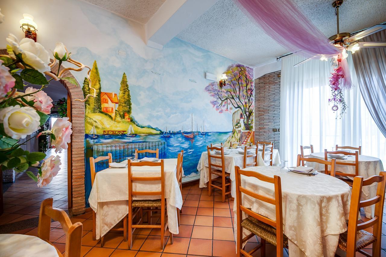Hotel Villa Laura Rimini Bagian luar foto