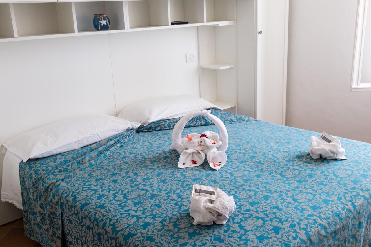 Hotel Villa Laura Rimini Bagian luar foto