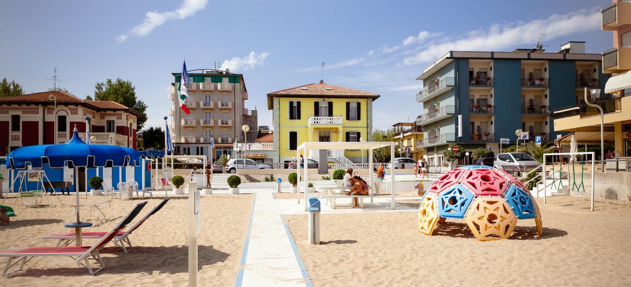 Hotel Villa Laura Rimini Bagian luar foto