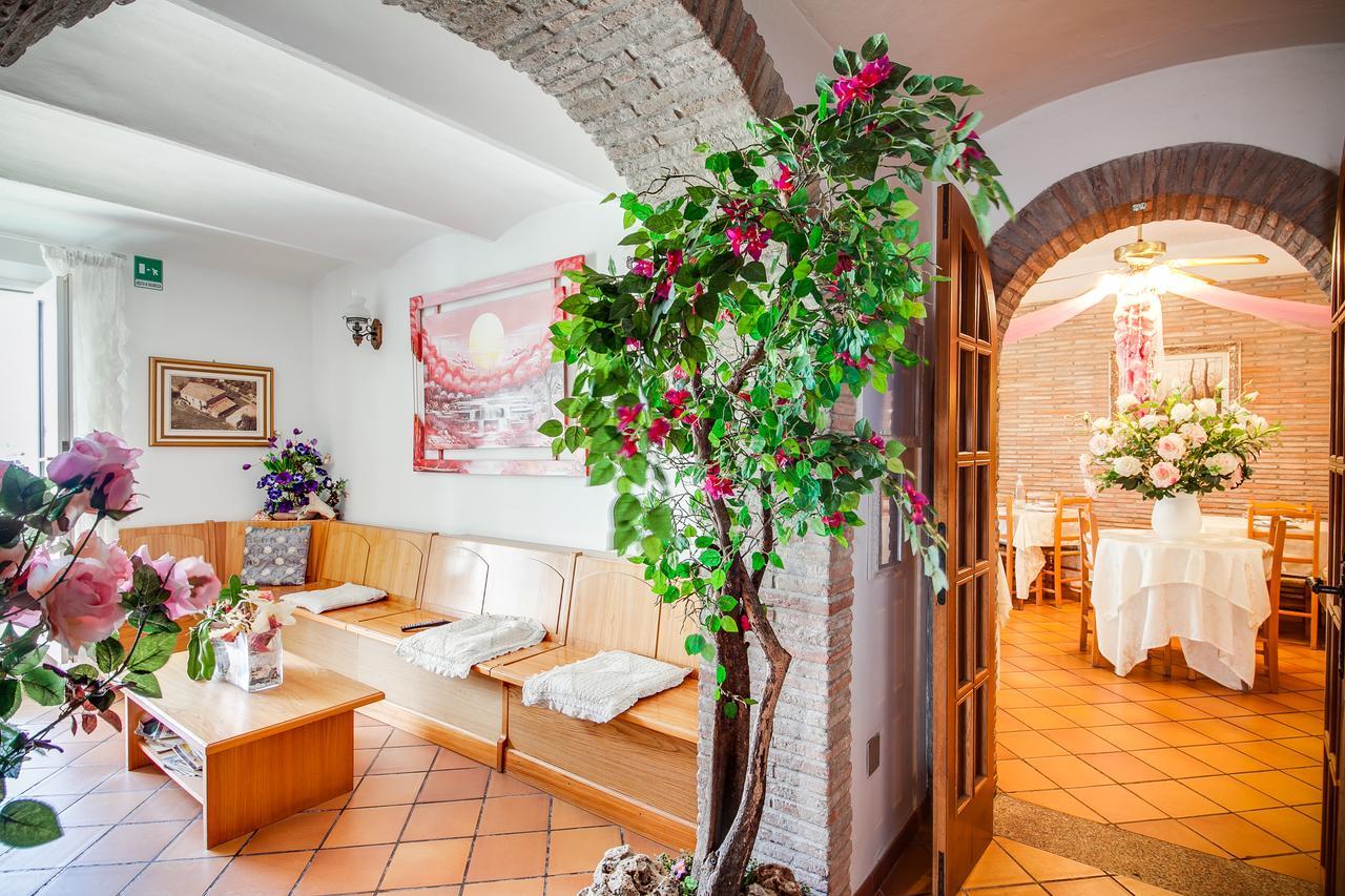 Hotel Villa Laura Rimini Bagian luar foto