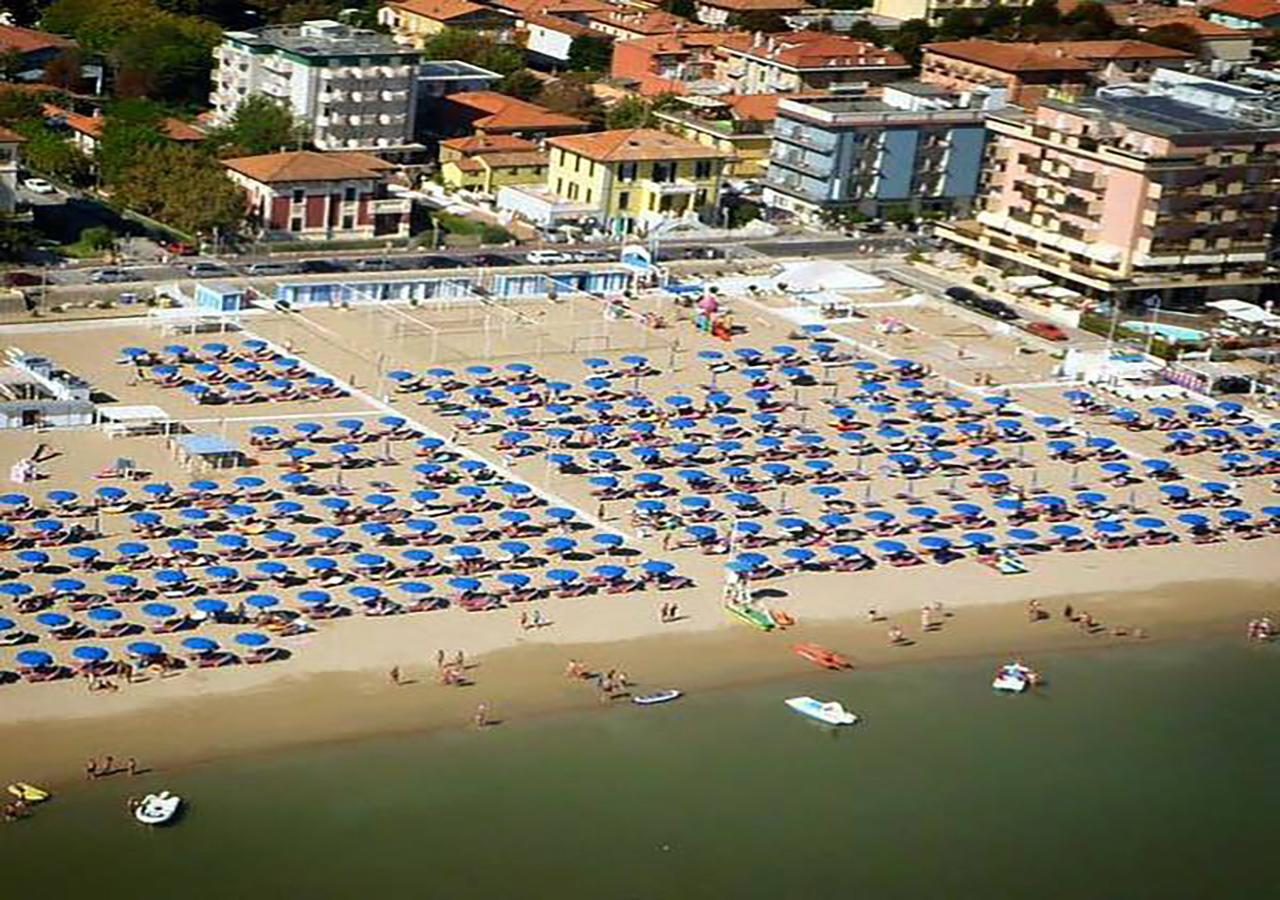 Hotel Villa Laura Rimini Bagian luar foto