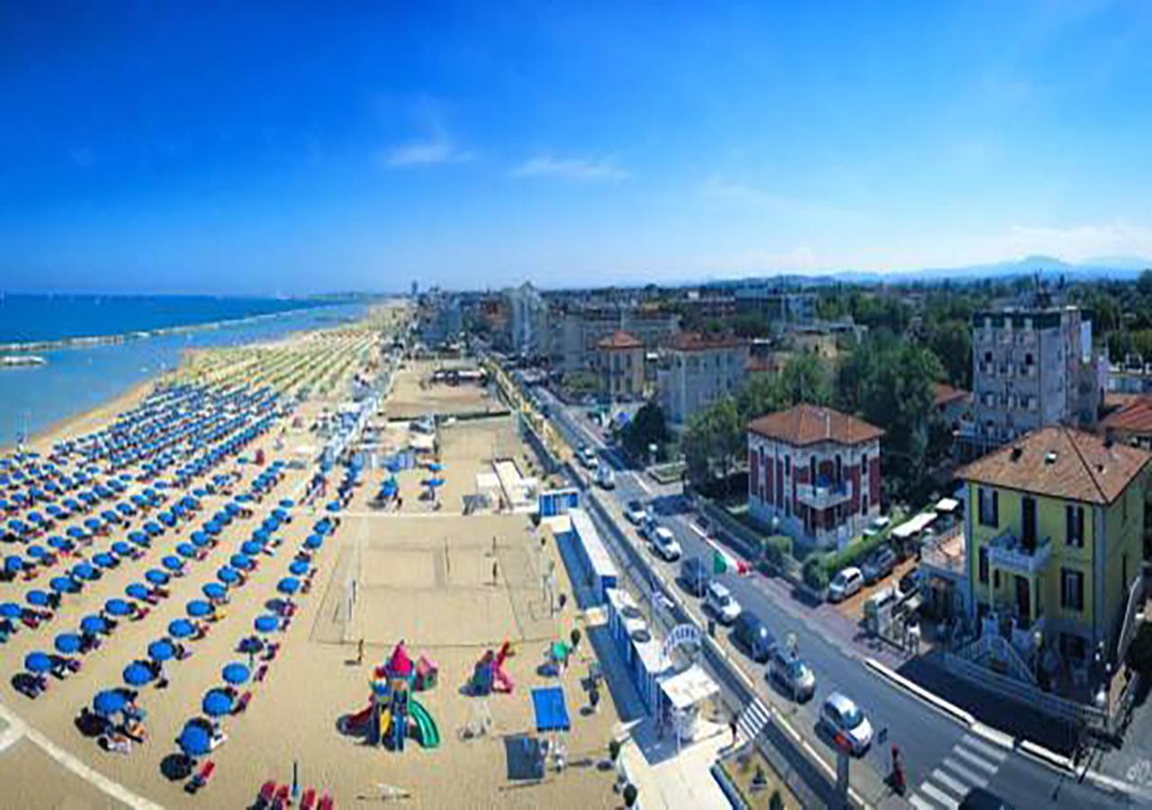 Hotel Villa Laura Rimini Bagian luar foto